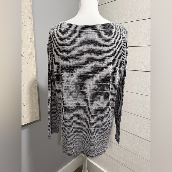 Jones New York Black and White Striped Long Sleeve Top - Picture 6 of 7